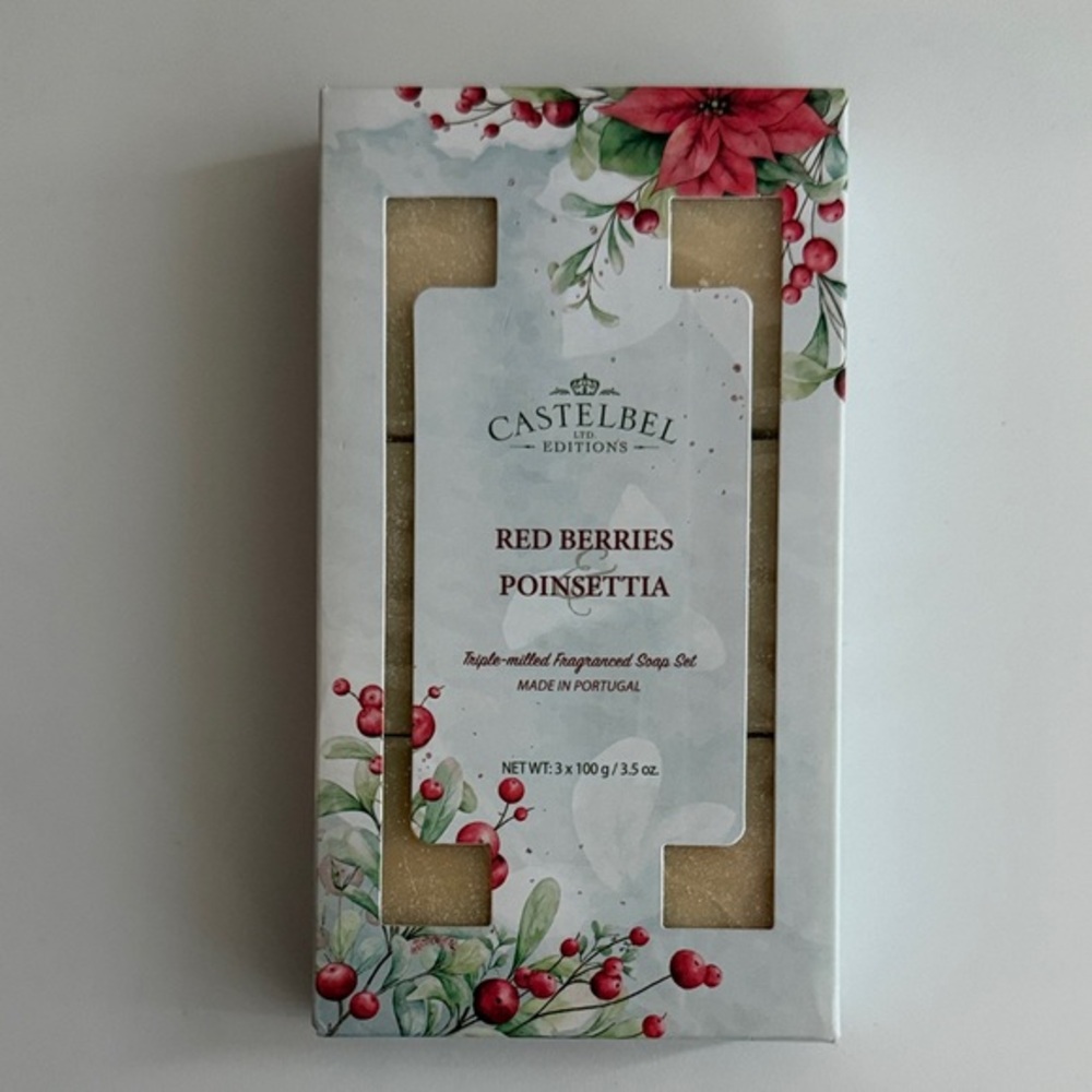 Poinsettia nwt Red Berries Soap Set